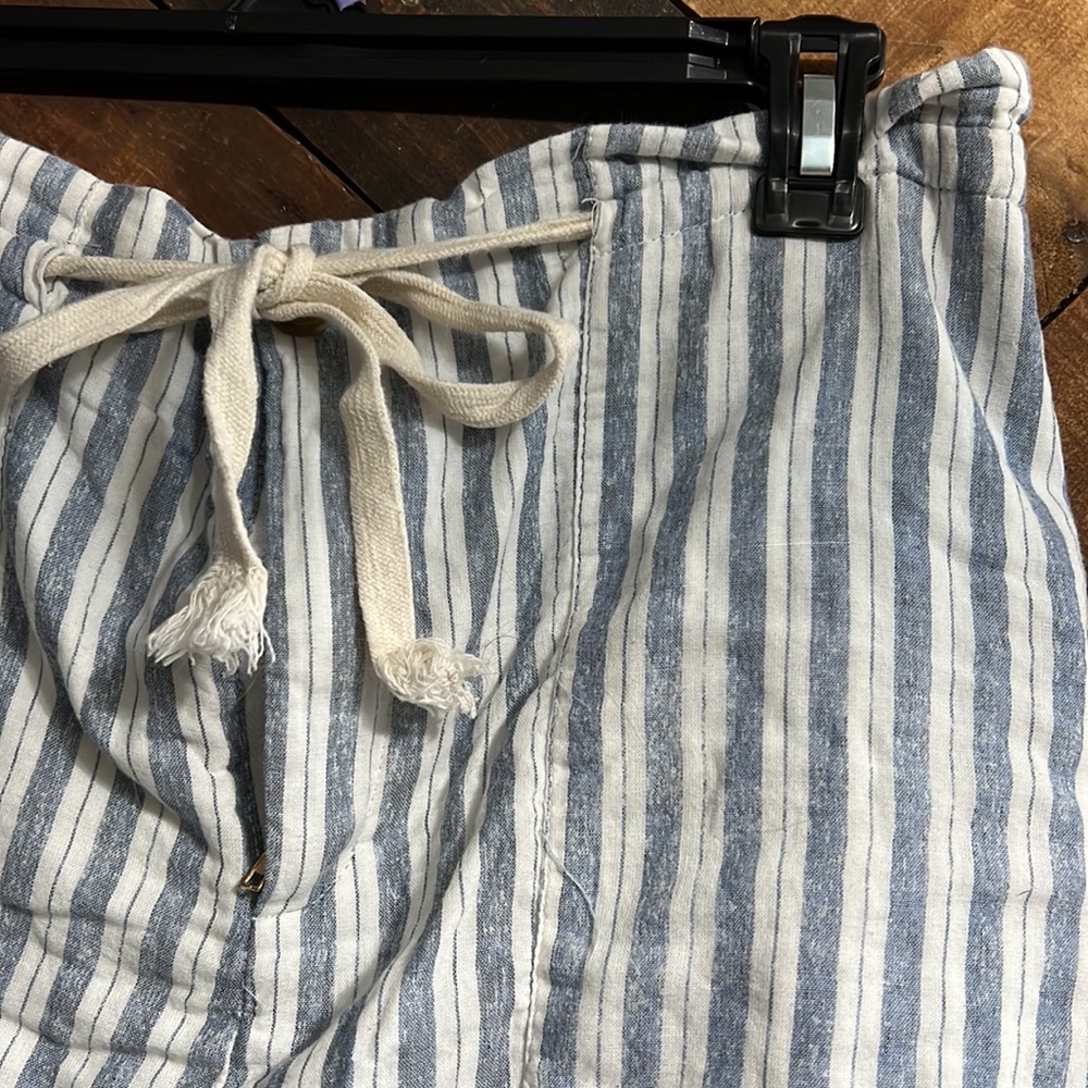 Striped shorts - Picture 2 of 2